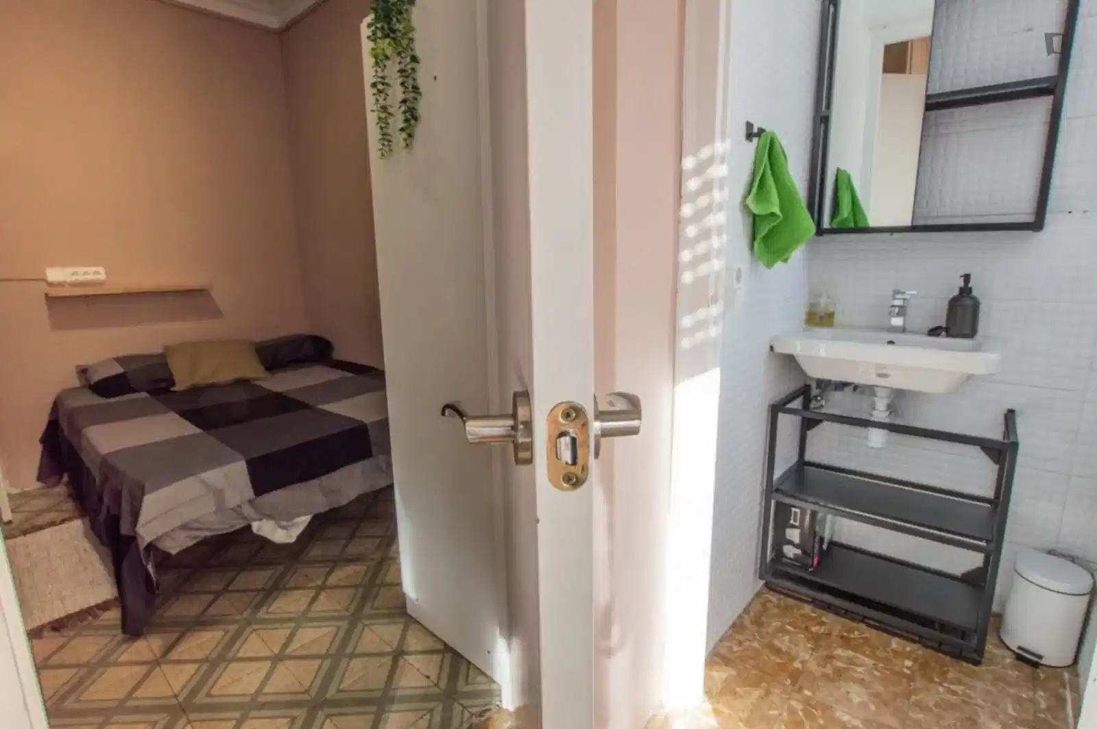 UNP 08004, Barcelona - Barcelona, Spain - Room in a 2 Bed 3 Bath - Bedroom