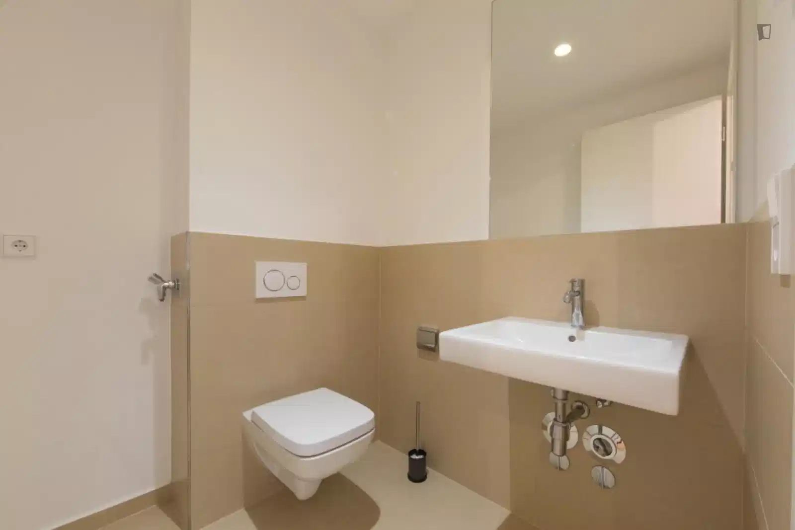 Amenities?w=400&h=260&fit=crop&q=40&auto=format&trim=auto