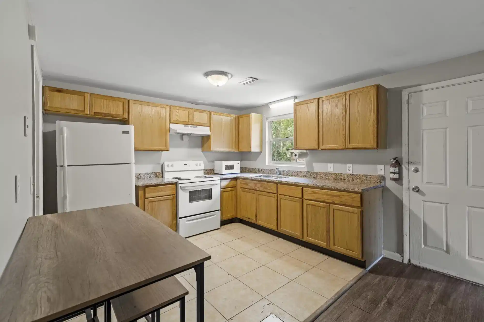 PDP 32209, Jacksonville - Jacksonville, Florida, United States - #6819: Room in 10 Bed 3 Bath - Kitchen