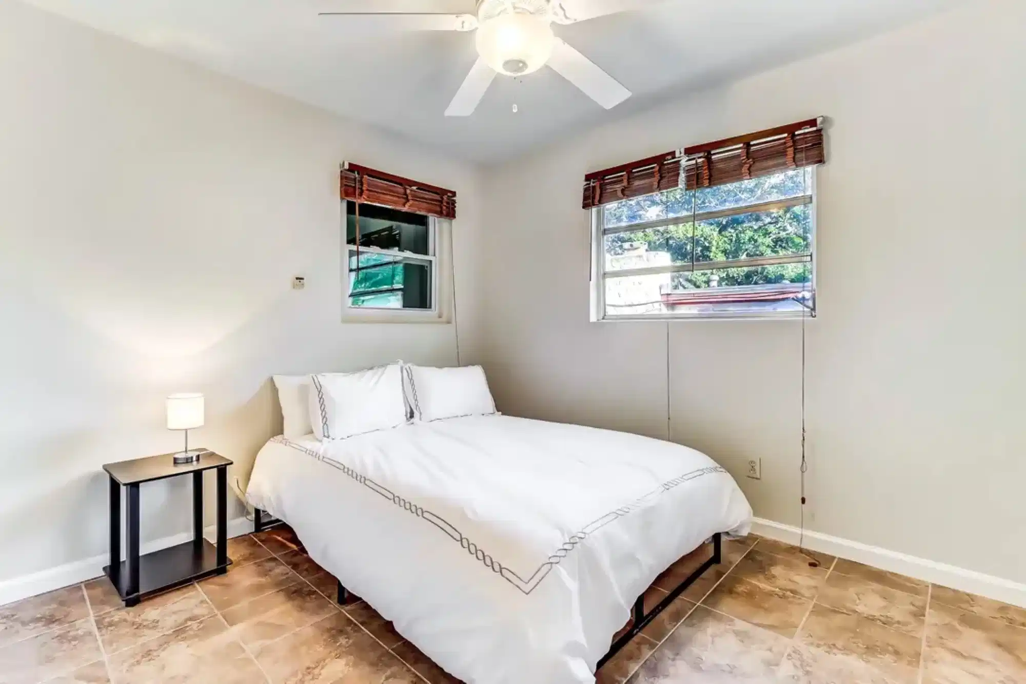 PDP 32208, Jacksonville - Jacksonville, Florida, United States - #6422: Room in 9 Bed 2 Bath - Bedroom