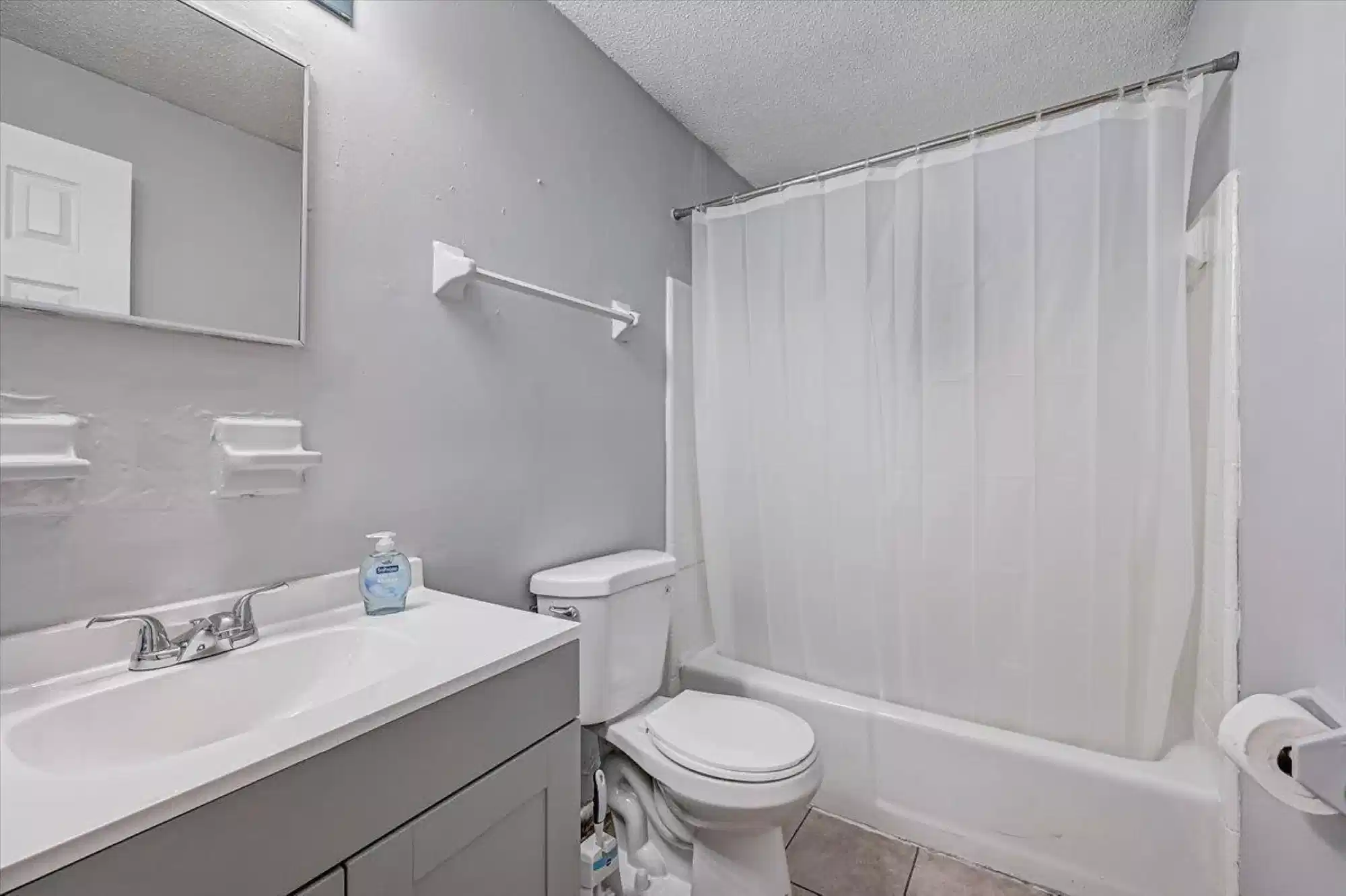 #10074: Room in 6 Bed 2 Bath - Bedroom?w=400&h=260&fit=crop&q=40&auto=format&trim=auto