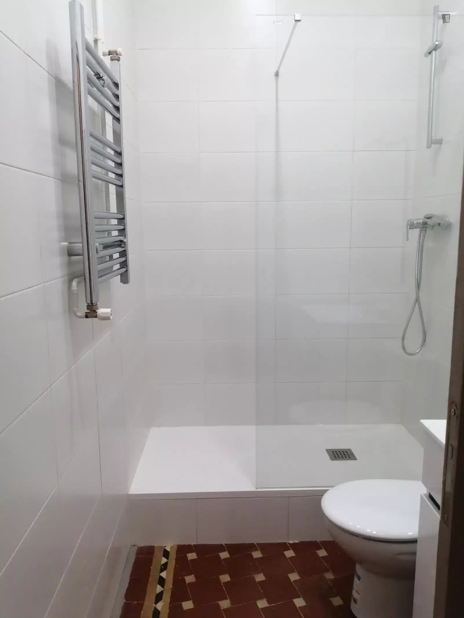 Exterior?w=400&h=260&fit=crop&q=40&auto=format&trim=auto