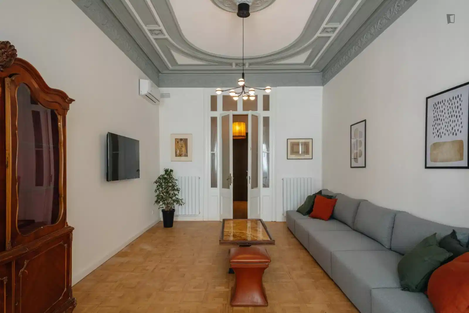 Exterior?w=400&h=260&fit=crop&q=40&auto=format&trim=auto