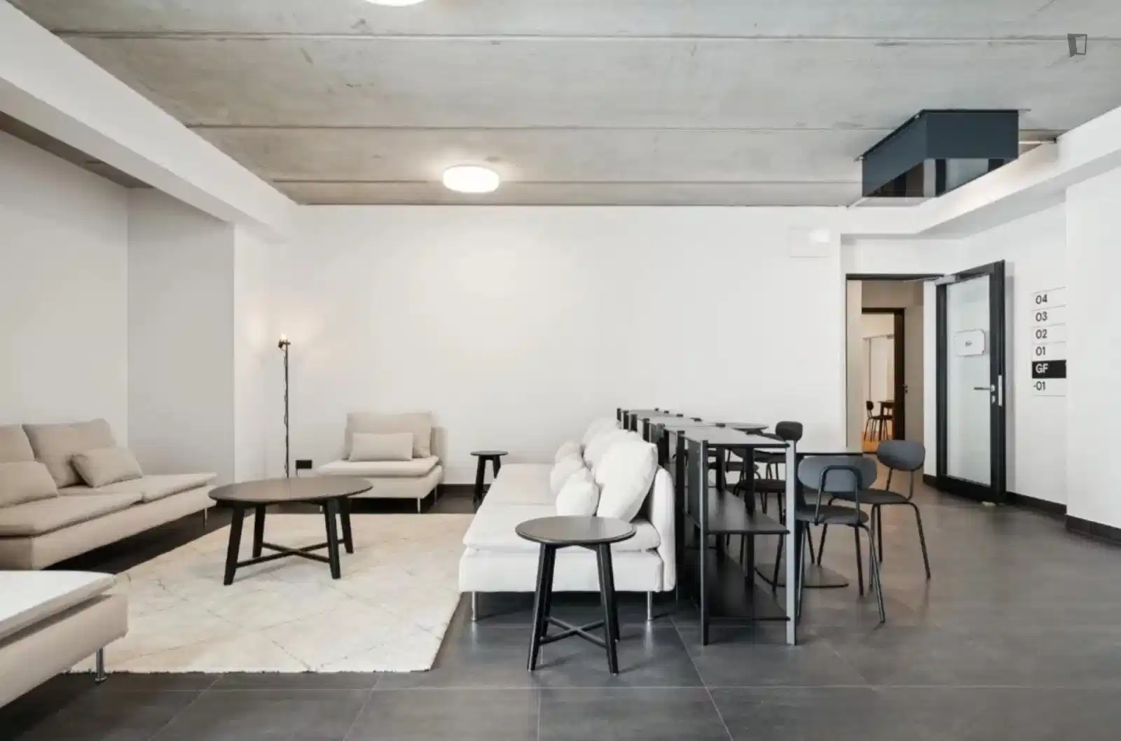 Exterior?w=400&h=260&fit=crop&q=40&auto=format&trim=auto