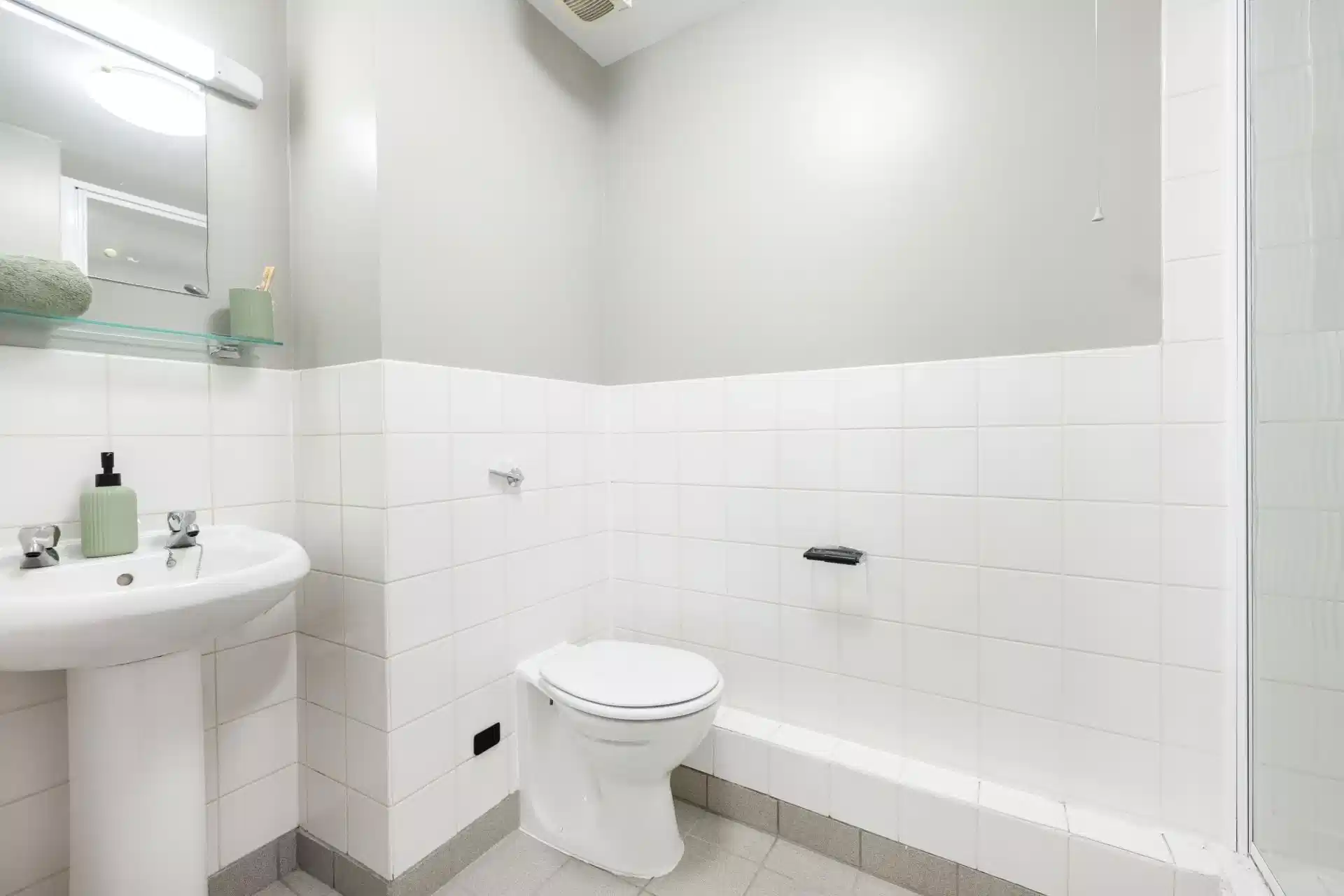 Amenities?w=400&h=260&fit=crop&q=40&auto=format&trim=auto