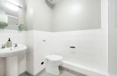 Amenities?w=400&h=260&fit=crop&q=40&auto=format&trim=auto