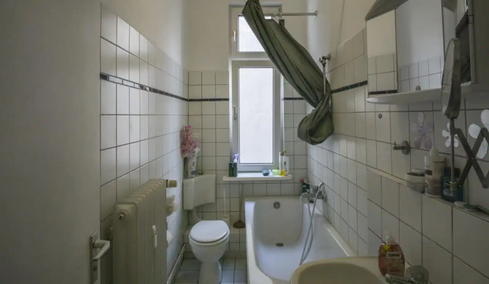 Exterior?w=400&h=260&fit=crop&q=40&auto=format&trim=auto