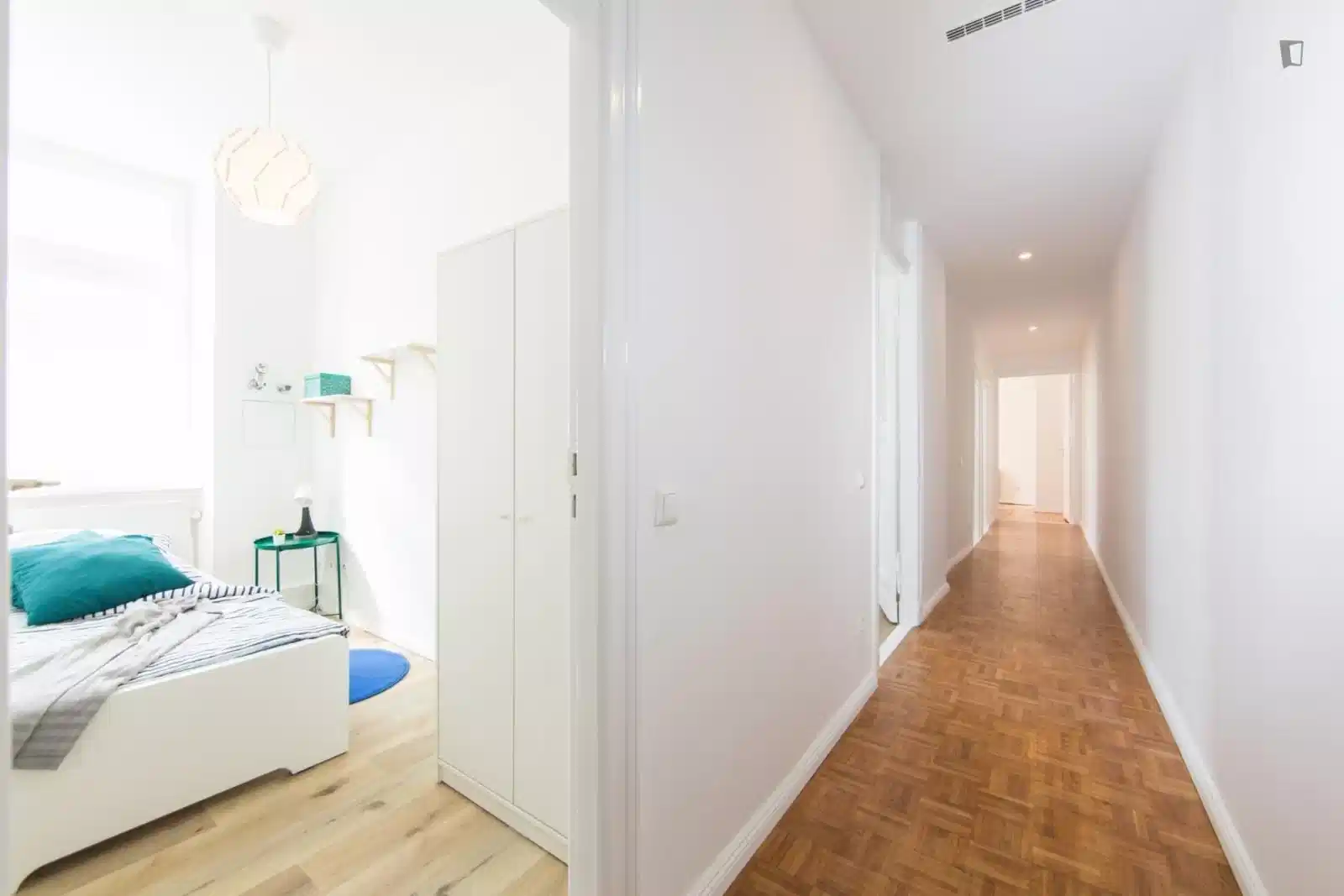 Exterior?w=400&h=260&fit=crop&q=40&auto=format&trim=auto