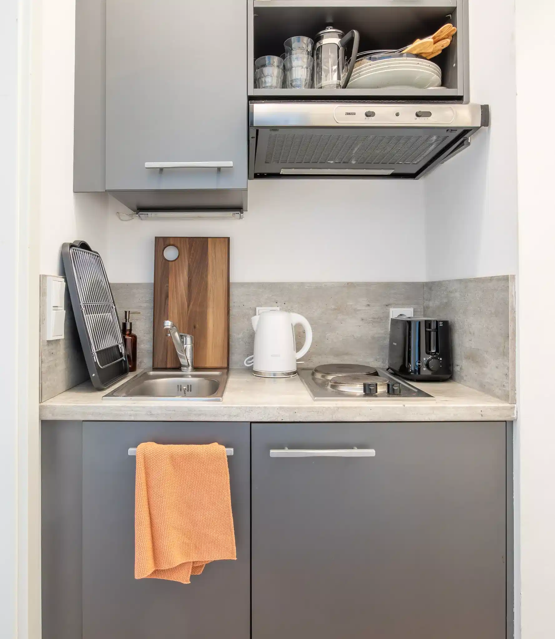 1 Bedroom 1 Bathroom | Alfons 1