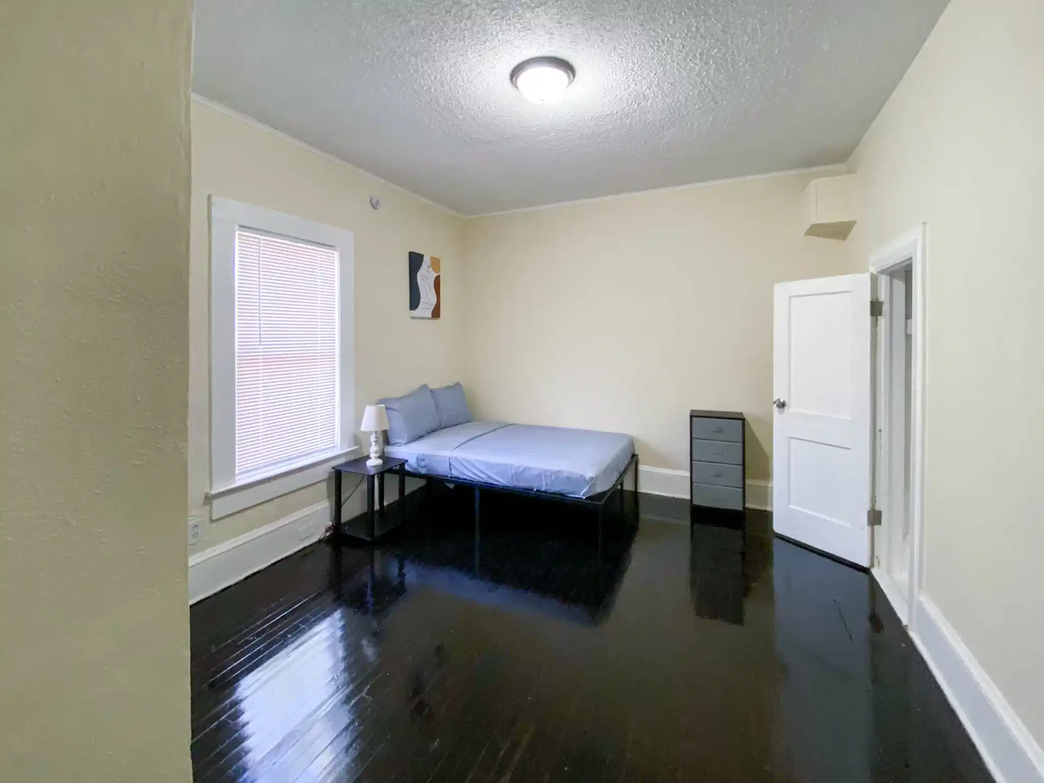 Amenities?w=400&h=260&fit=crop&q=40&auto=format&trim=auto