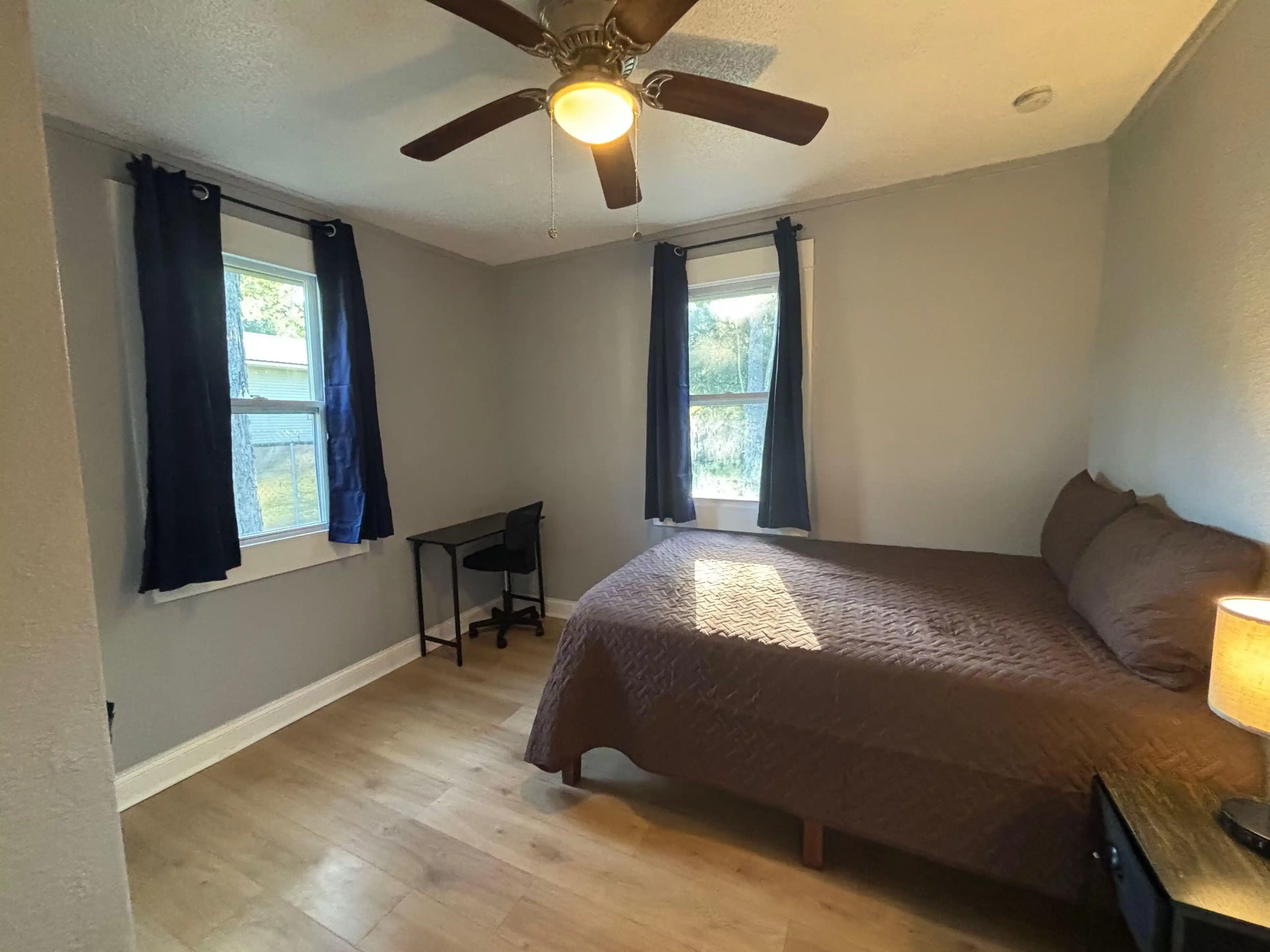 Amenities?w=400&h=260&fit=crop&q=40&auto=format&trim=auto