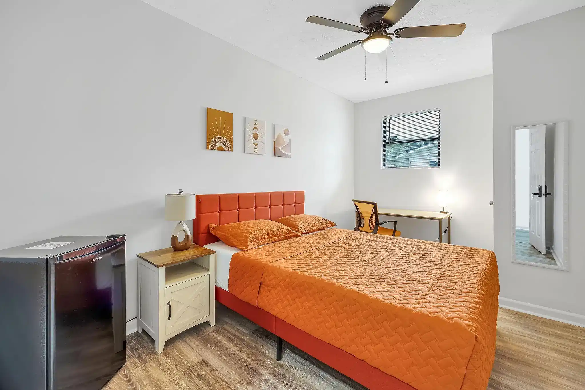 Amenities?w=400&h=260&fit=crop&q=40&auto=format&trim=auto