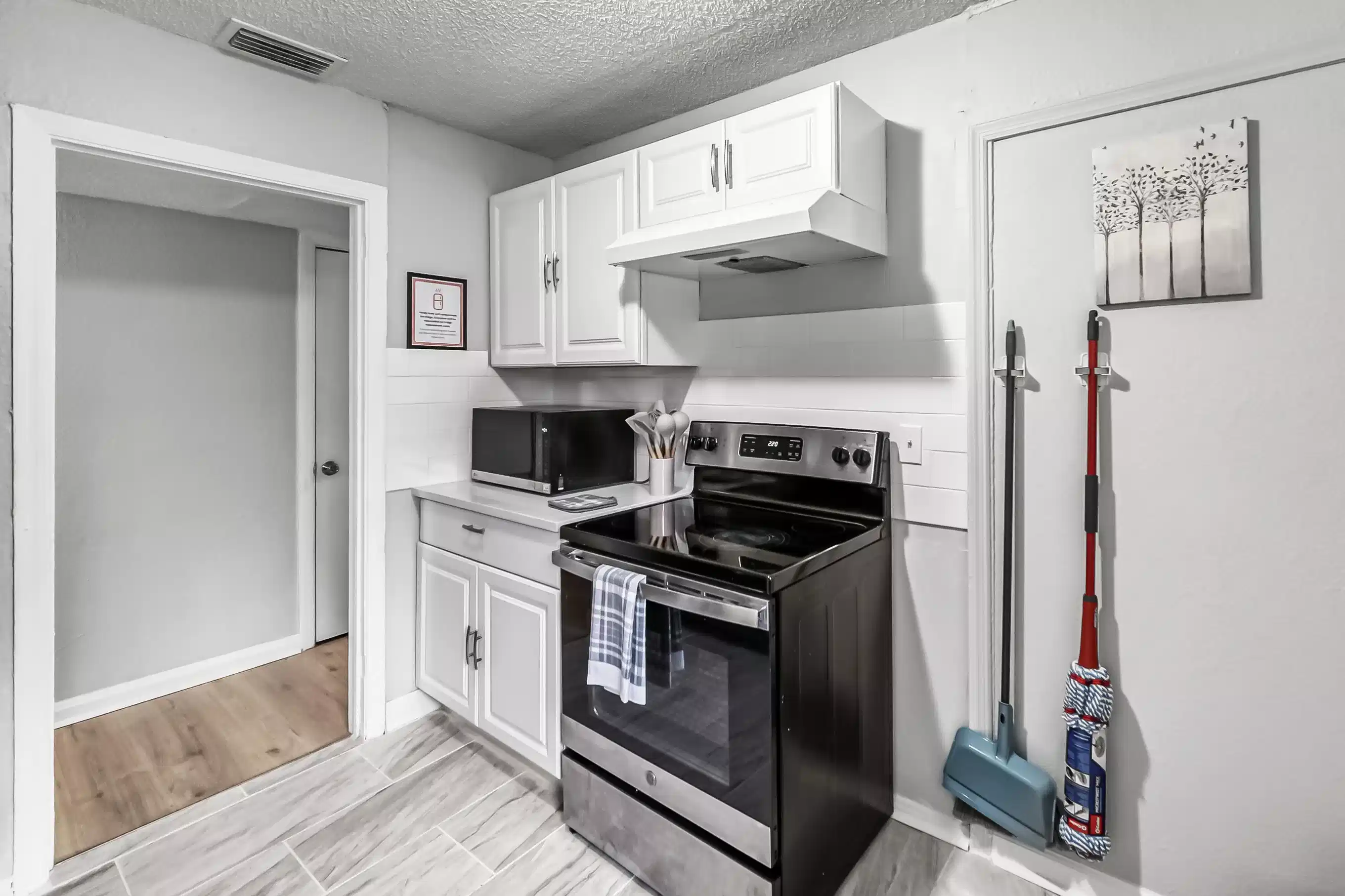 #14730: Room in 6 Bed 2 Bath - Bedroom?w=400&h=260&fit=crop&q=40&auto=format&trim=auto