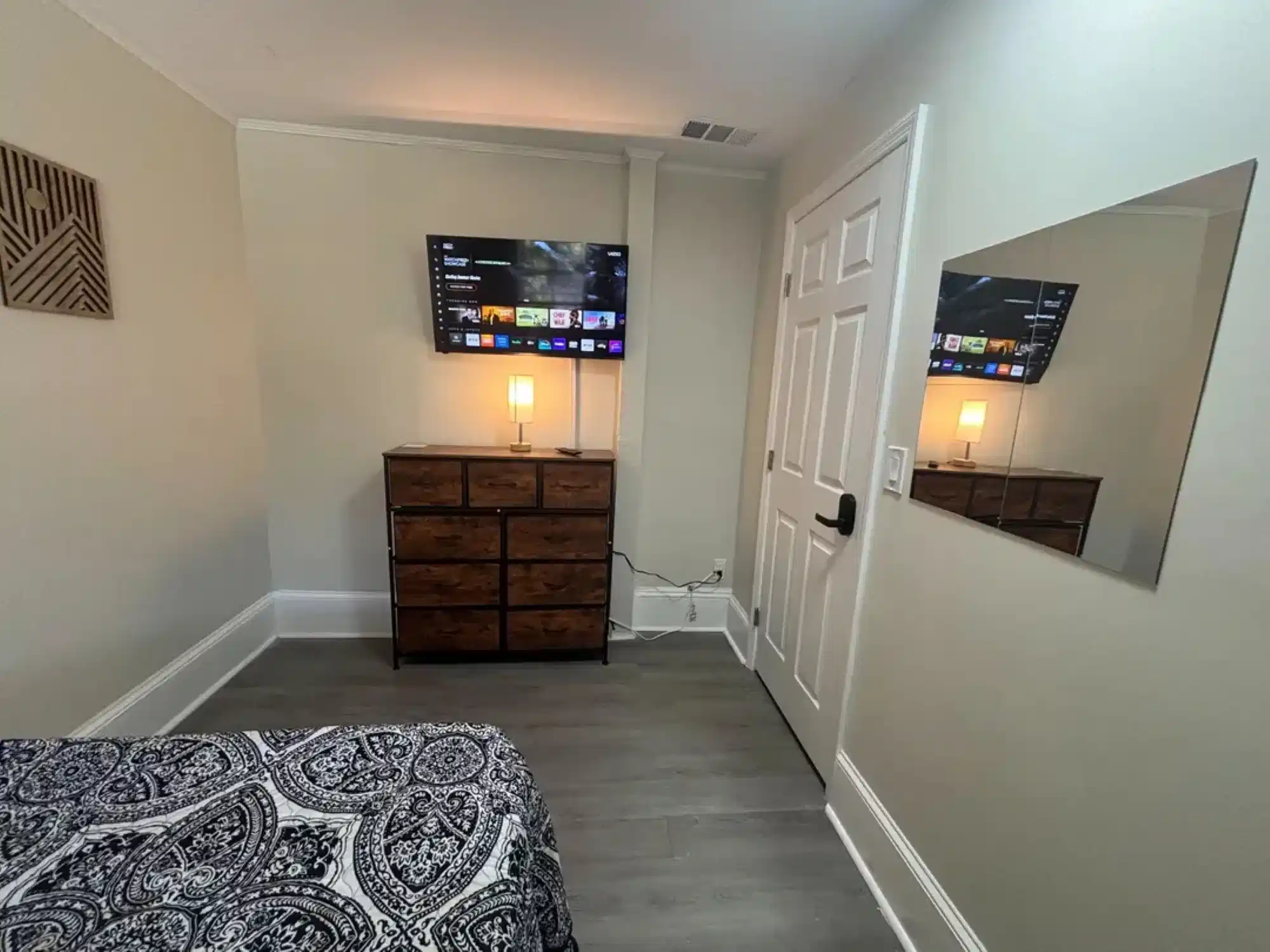 #50134: Room in 8 Bed 2 Bath - Bedroom?w=400&h=260&fit=crop&q=40&auto=format&trim=auto