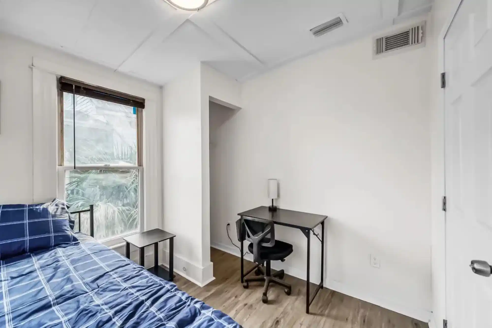 PDP 32206, Jacksonville - Jacksonville, Florida, United States - #35285: Room in 8 Bed 3 Bath - Bedroom