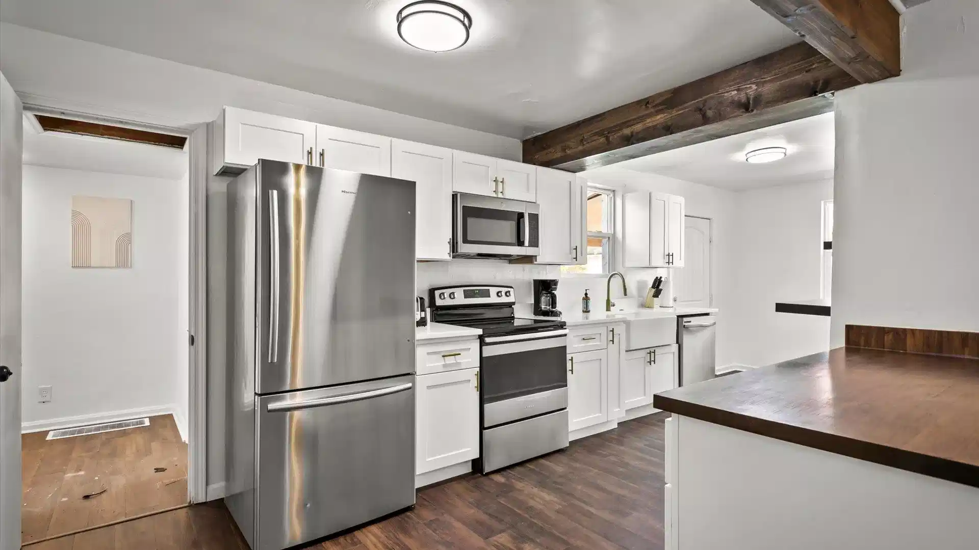 Exterior?w=400&h=260&fit=crop&q=40&auto=format&trim=auto