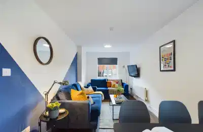 4 Bedroom House - Bedroom?w=400&h=260&fit=crop&q=40&auto=format&trim=auto