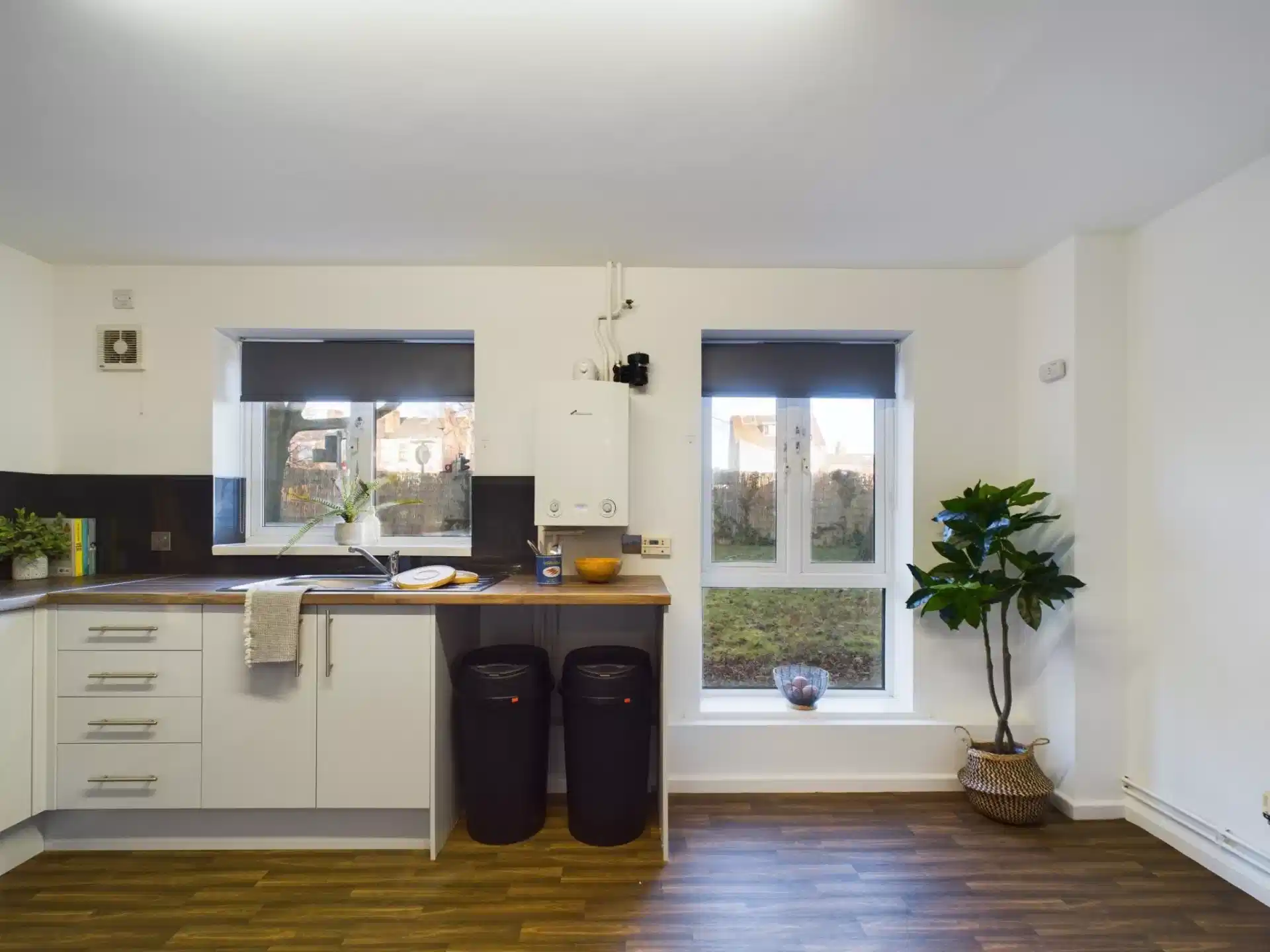 7 Brookside, Derby - Derby, England, United Kingdom - Kitchen
