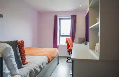 Amenities?w=400&h=260&fit=crop&q=40&auto=format&trim=auto