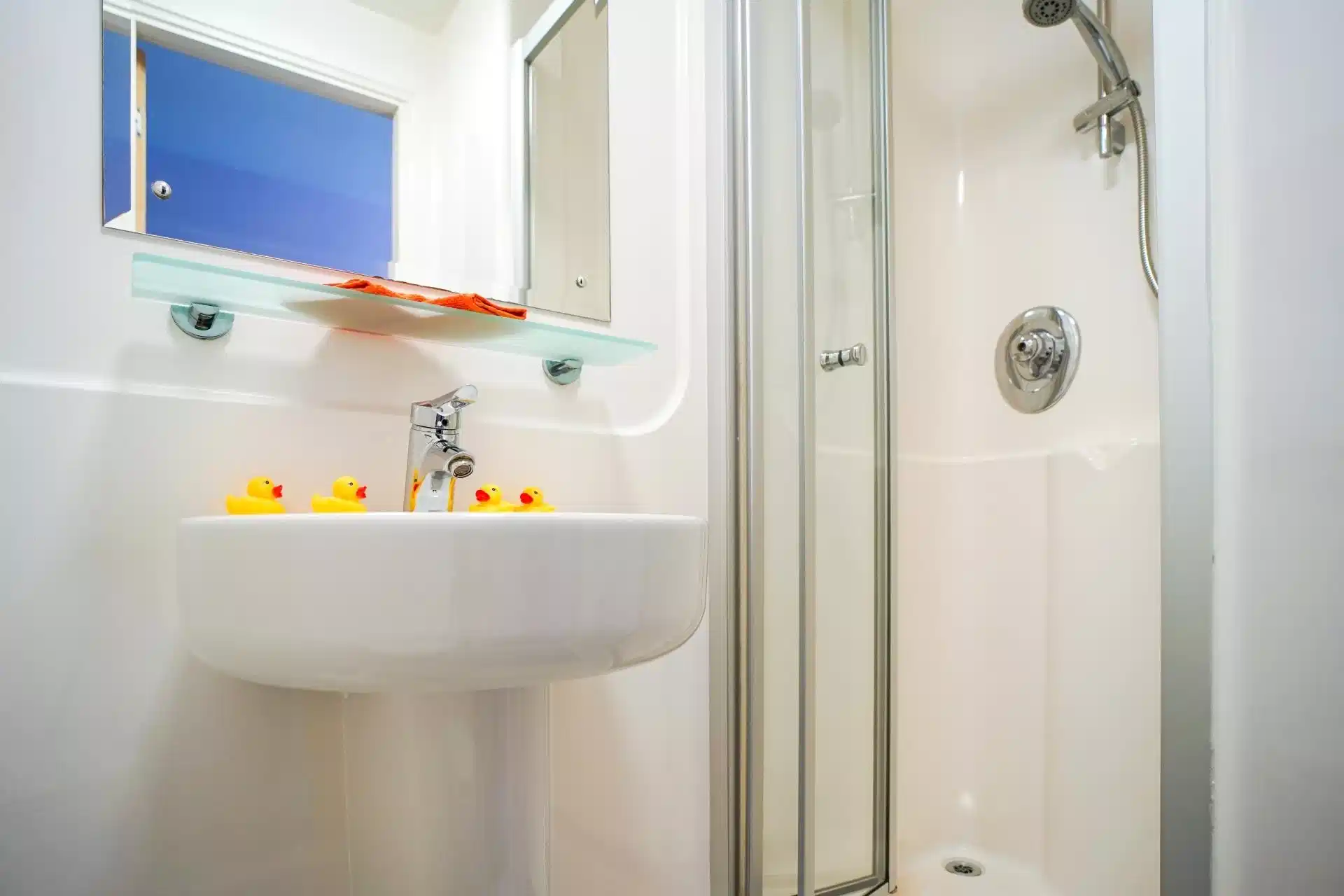 Amenities?w=400&h=260&fit=crop&q=40&auto=format&trim=auto