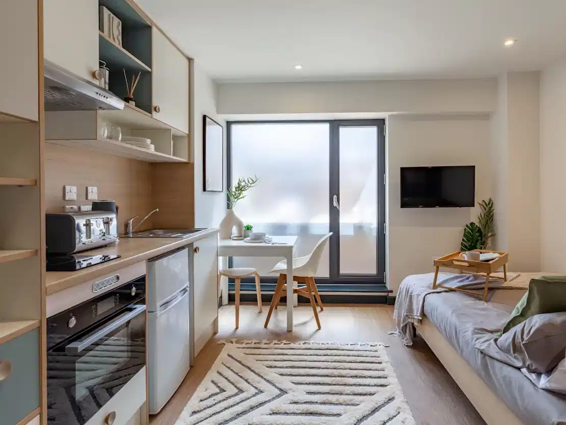 Amenities?w=400&h=260&fit=crop&q=40&auto=format&trim=auto