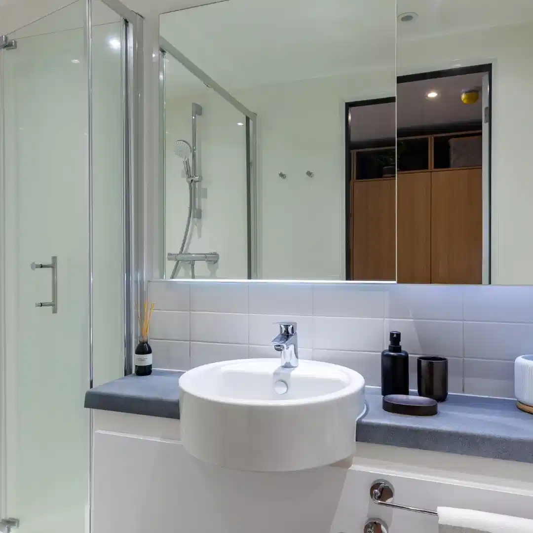 Amenities?w=400&h=260&fit=crop&q=40&auto=format&trim=auto