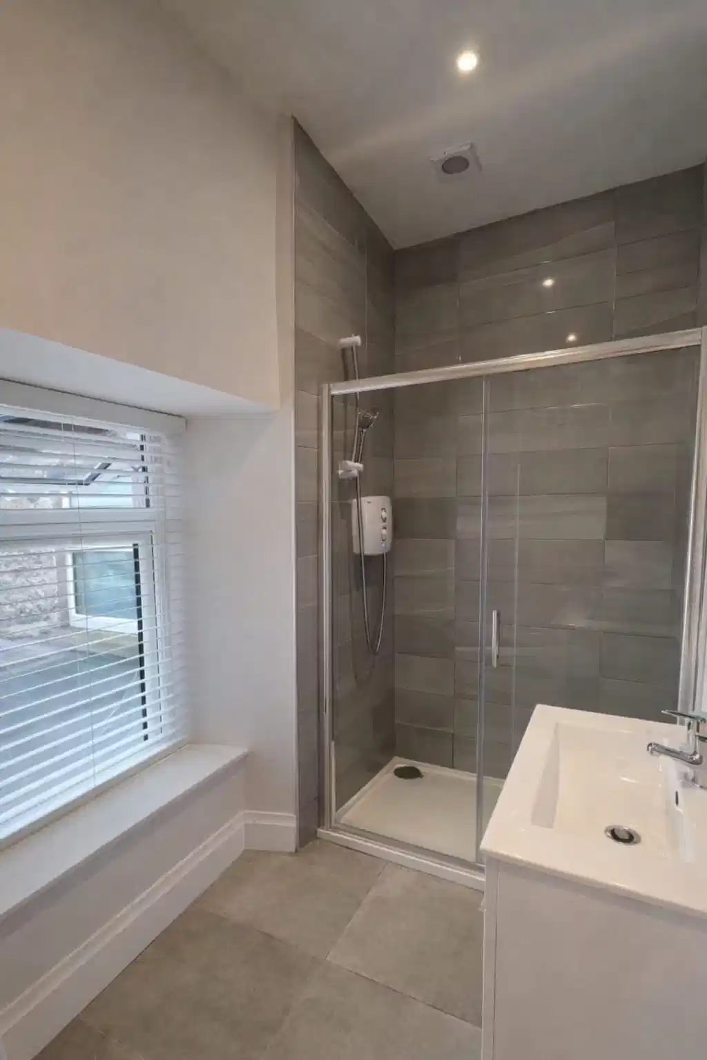 Room in a 1 Bedroom Apartment, Main Street, Moategranoge, Co. Westmeath N37 T6K3 - Westmeath, Ireland - 1 Bedroom 1 Bathroom Apartment - Bathroom