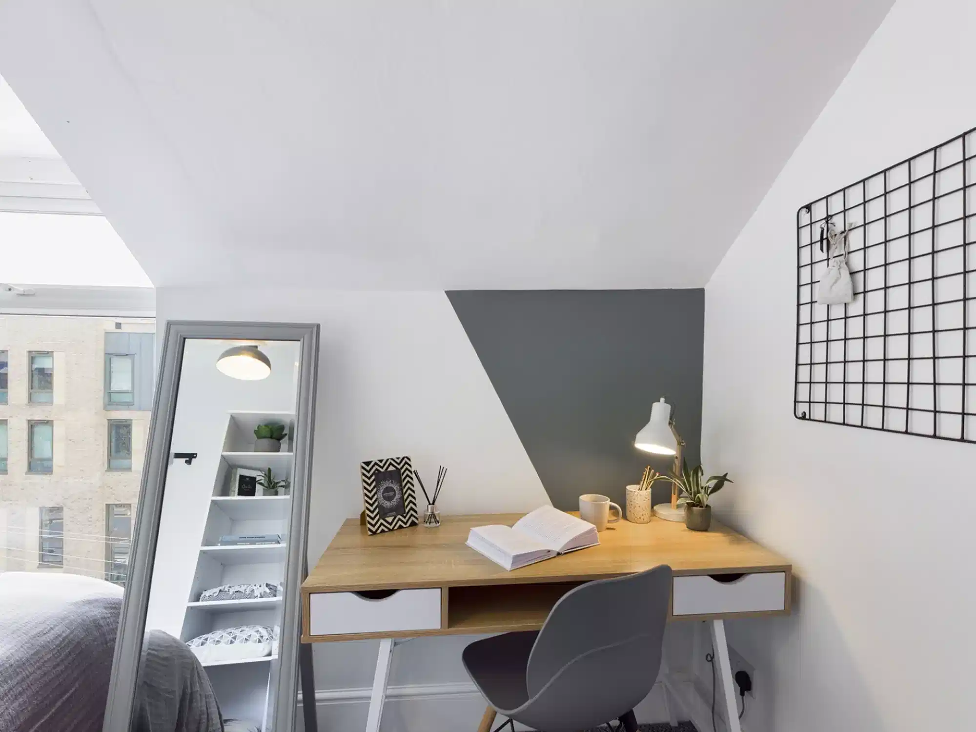 Common Area?w=400&h=260&fit=crop&q=40&auto=format&trim=auto