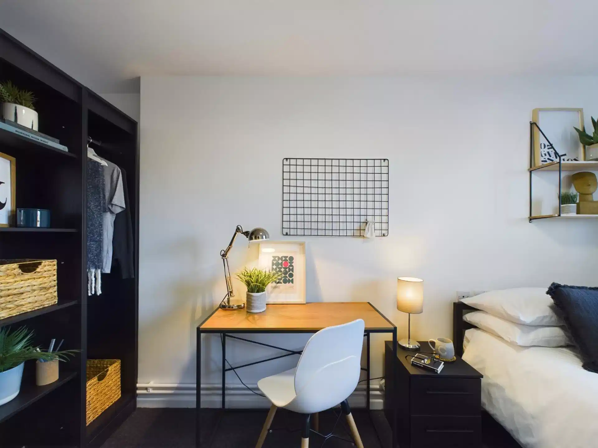 8 Brookside, Derby - Derby, England, United Kingdom - Amenities