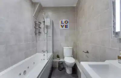 9 Bedroom House - Kitchen?w=400&h=260&fit=crop&q=40&auto=format&trim=auto