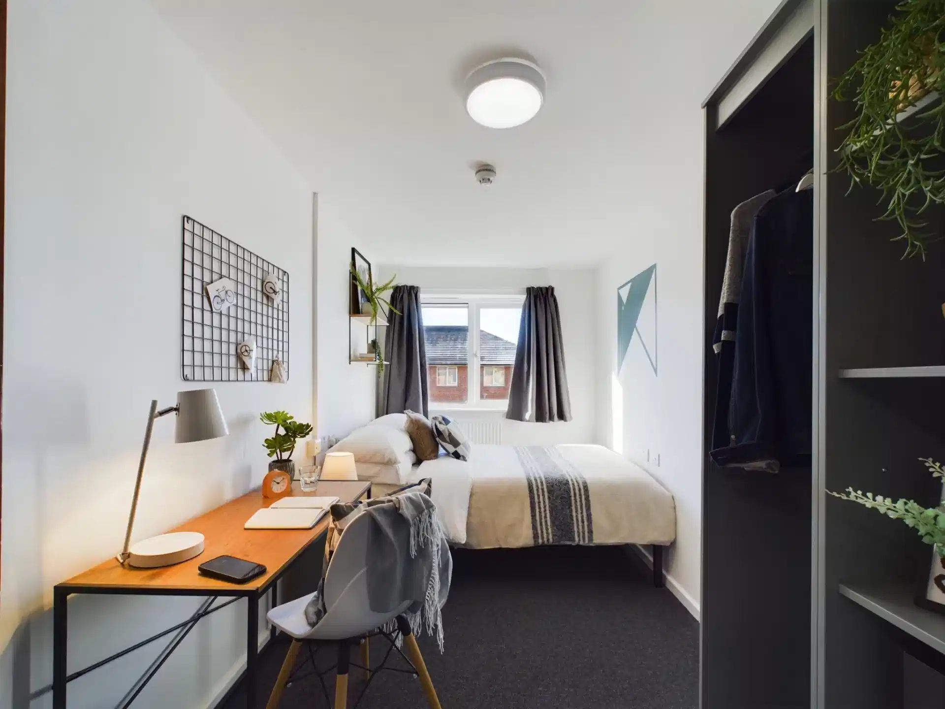 Amenities?w=400&h=260&fit=crop&q=40&auto=format&trim=auto