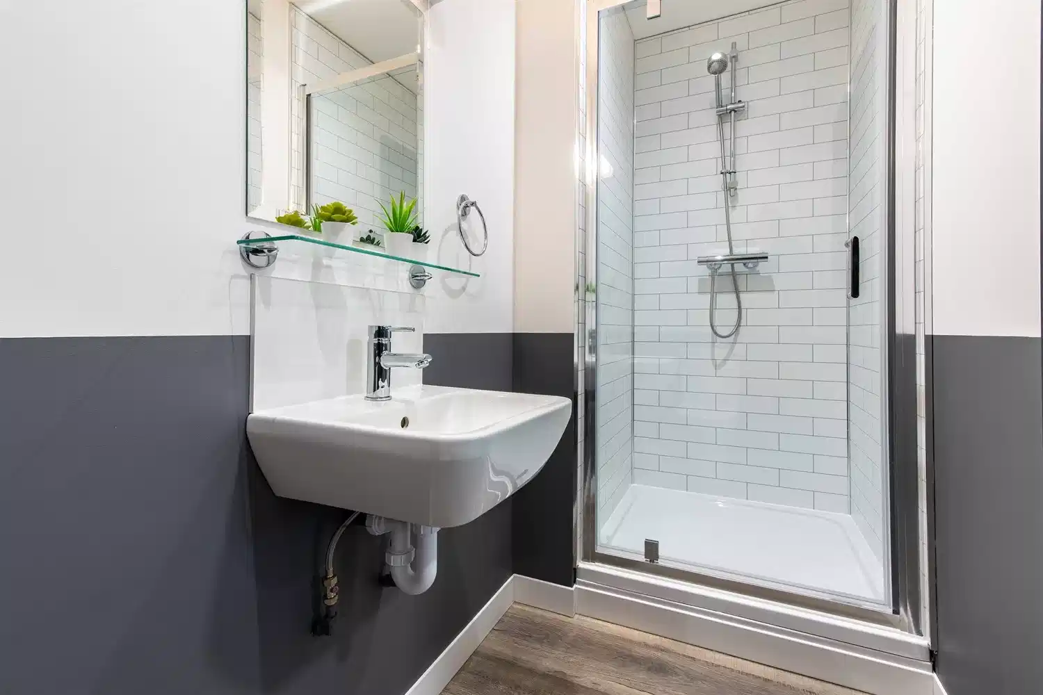 Amenities?w=400&h=260&fit=crop&q=40&auto=format&trim=auto