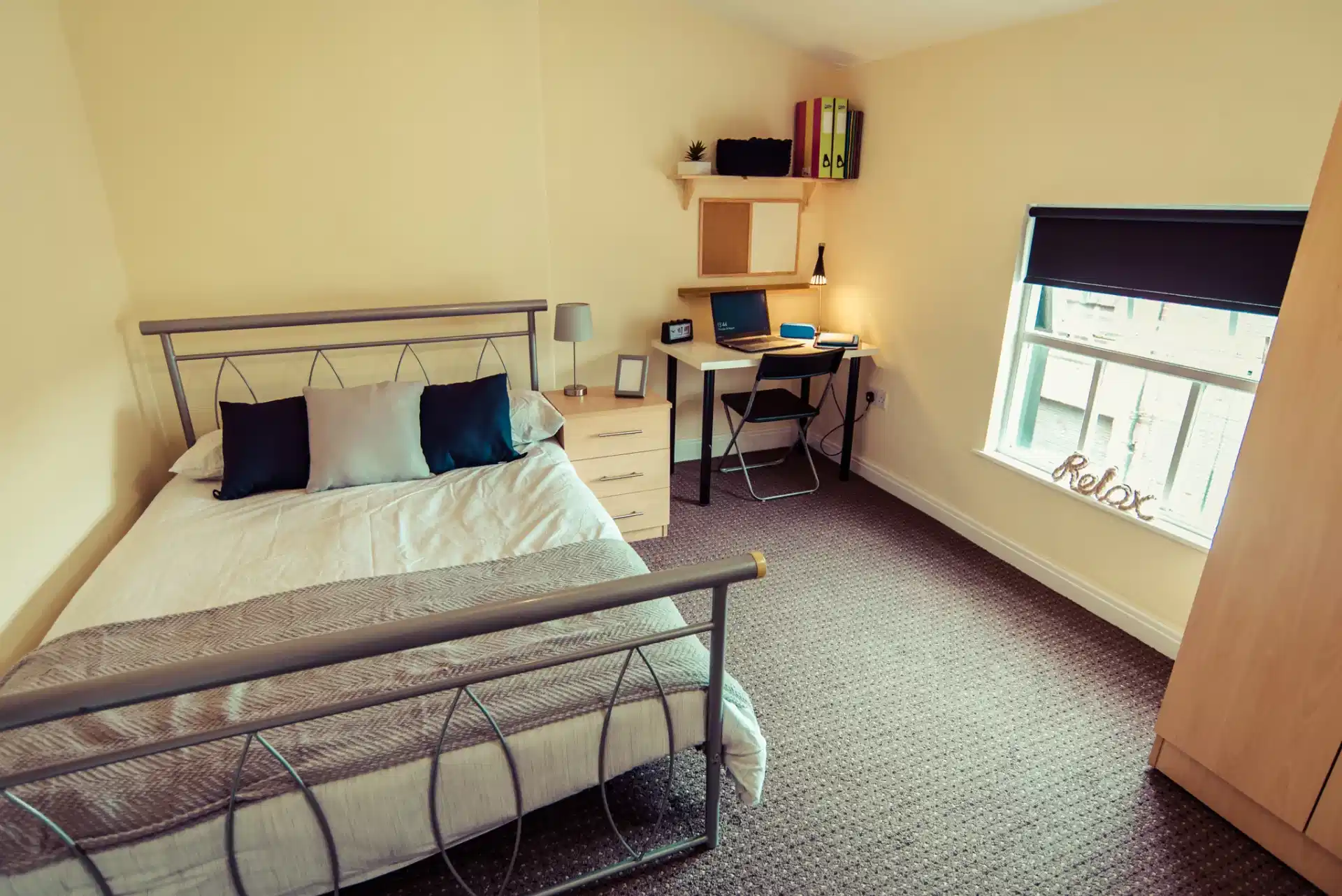 Amenities?w=400&h=260&fit=crop&q=40&auto=format&trim=auto