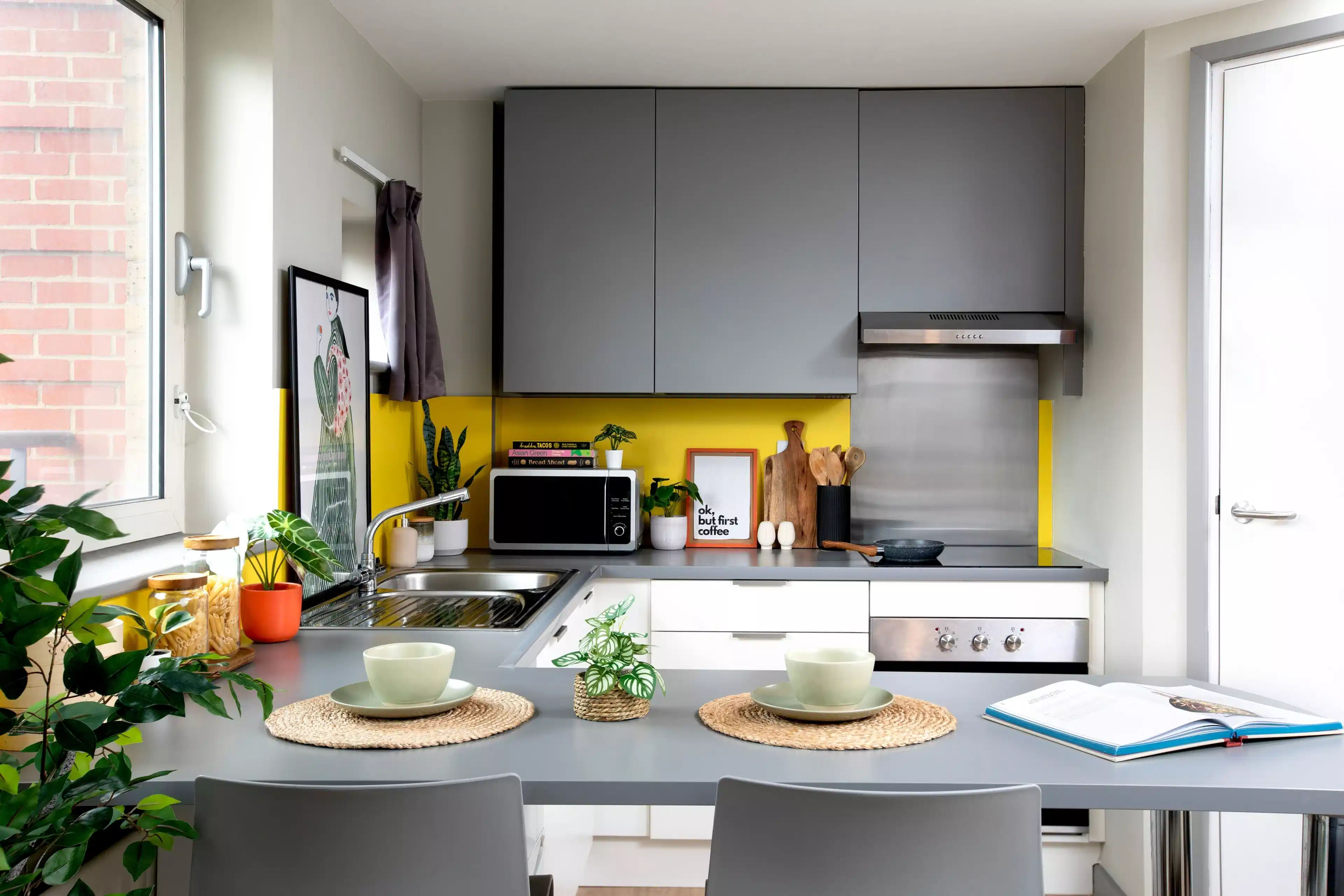 Amenities?w=400&h=260&fit=crop&q=40&auto=format&trim=auto