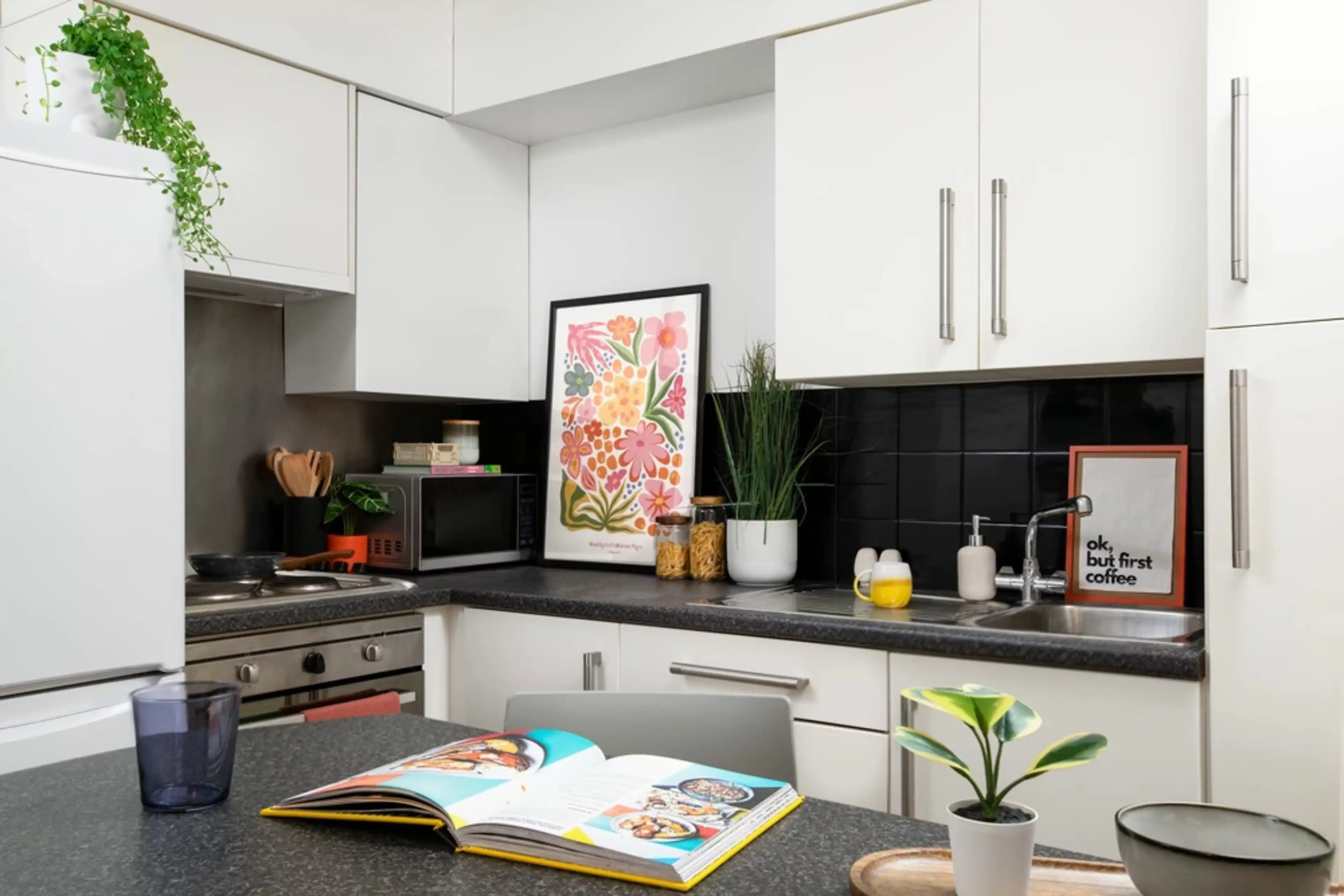 Amenities?w=400&h=260&fit=crop&q=40&auto=format&trim=auto