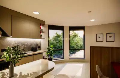Common Area?w=400&h=260&fit=crop&q=40&auto=format&trim=auto