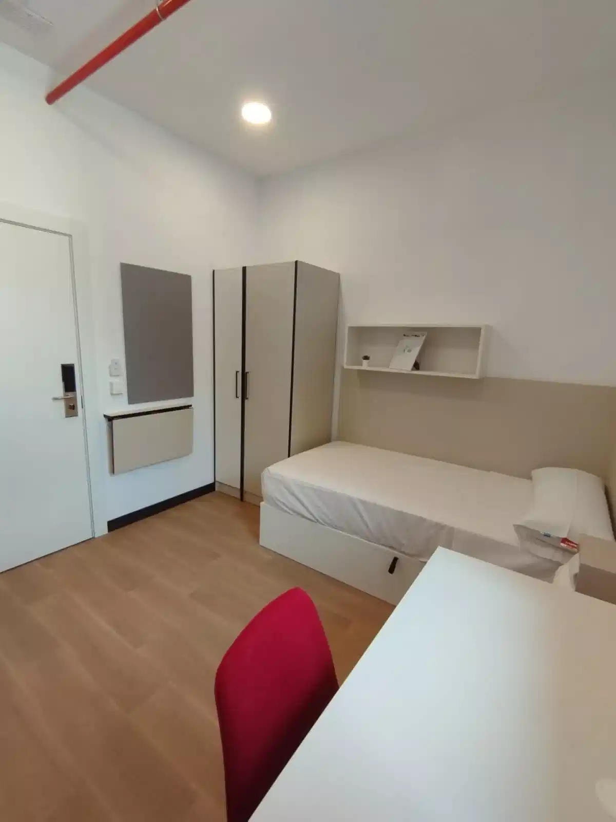 Common Area?w=400&h=260&fit=crop&q=40&auto=format&trim=auto