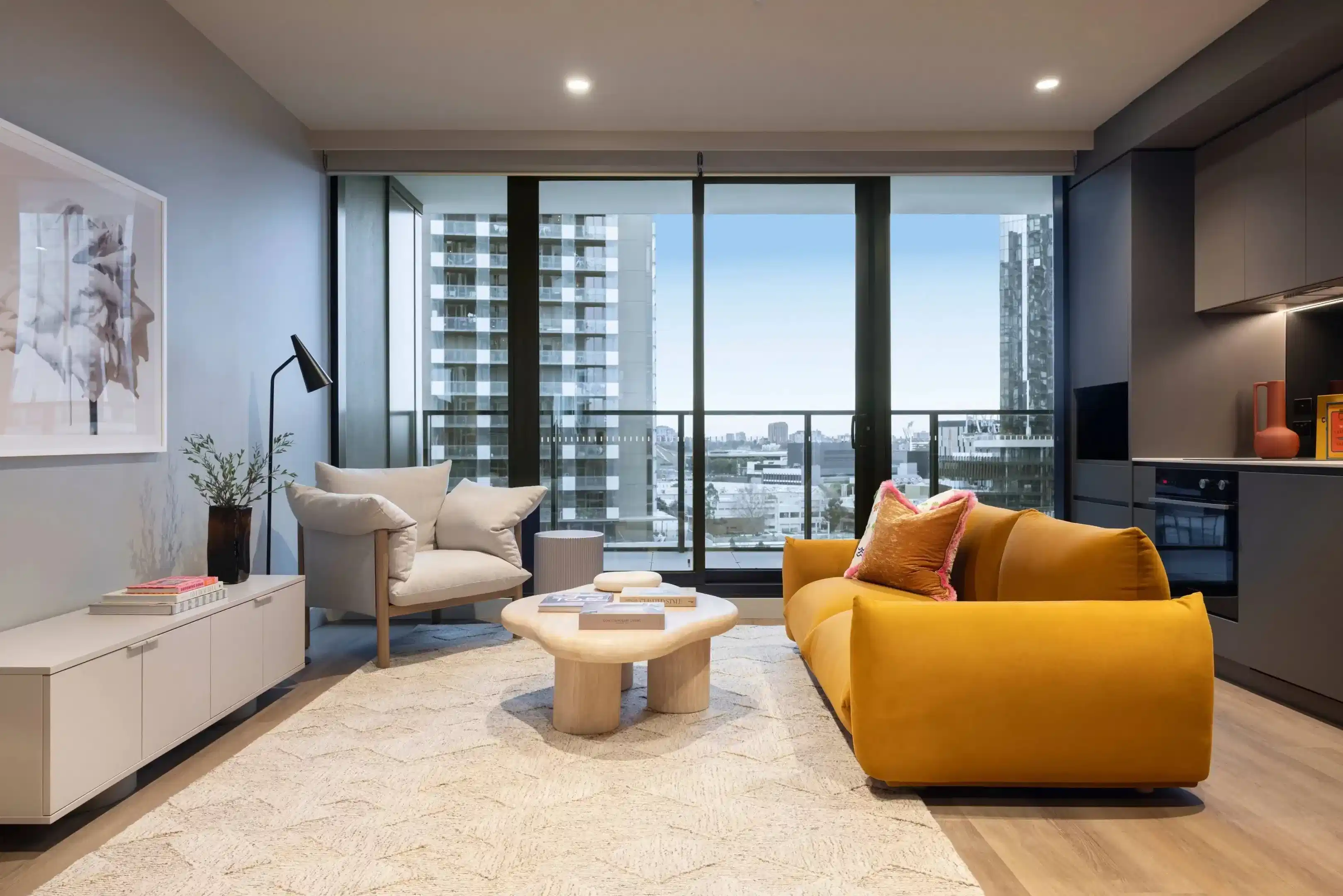 Exterior?w=400&h=260&fit=crop&q=40&auto=format&trim=auto