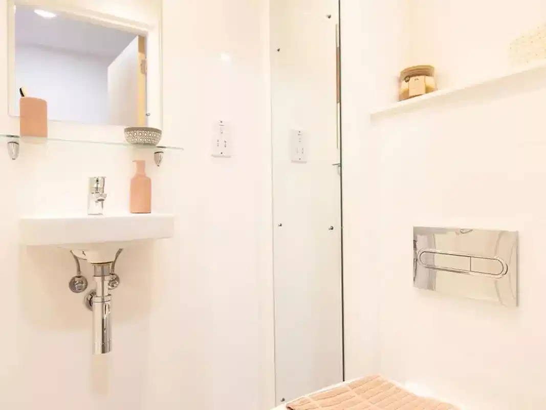 Common Area?w=400&h=260&fit=crop&q=40&auto=format&trim=auto