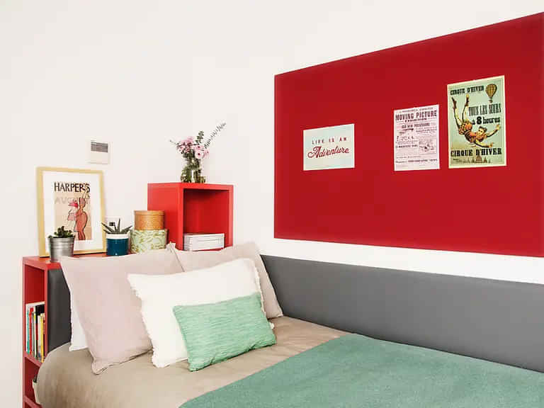 Common Area?w=400&h=260&fit=crop&q=40&auto=format&trim=auto