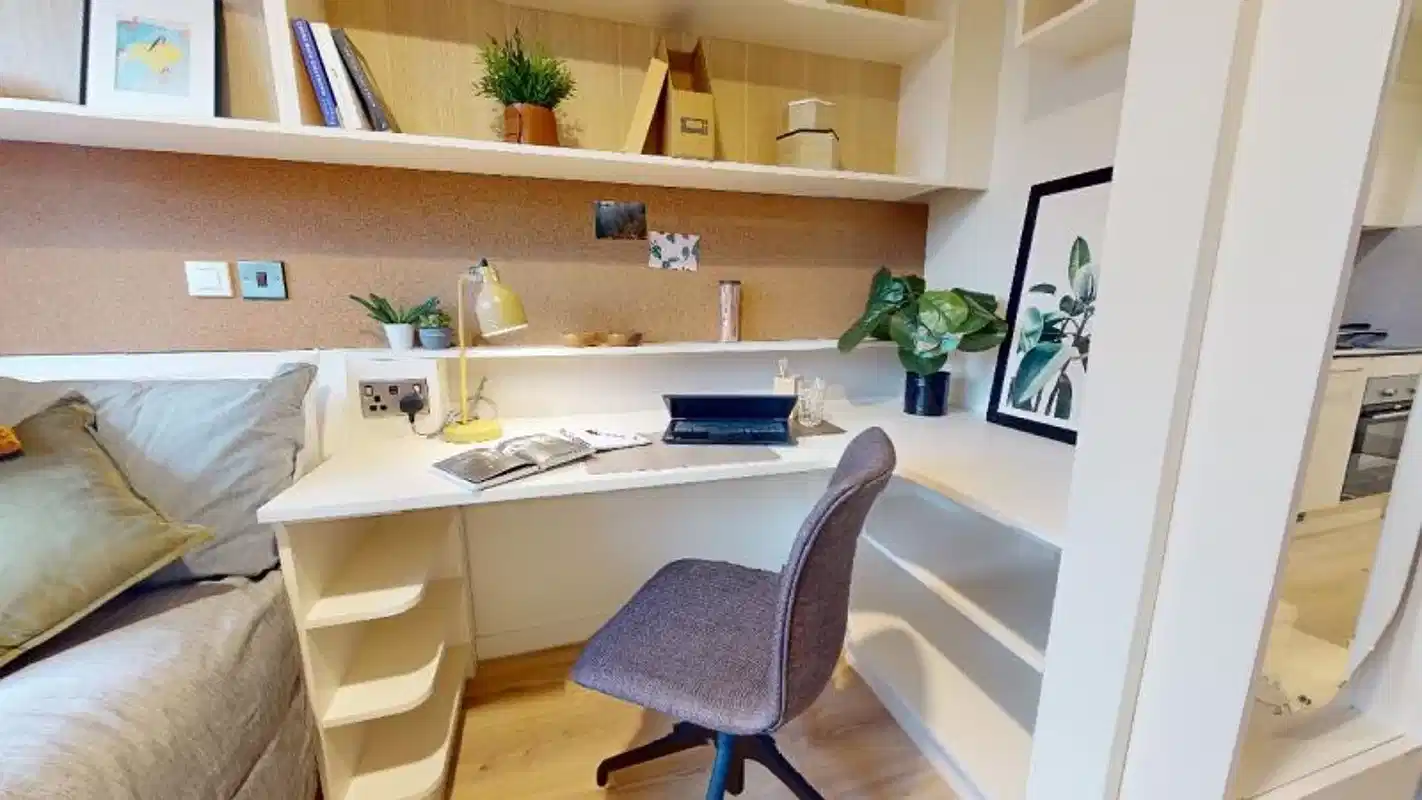 Common Area?w=400&h=260&fit=crop&q=40&auto=format&trim=auto