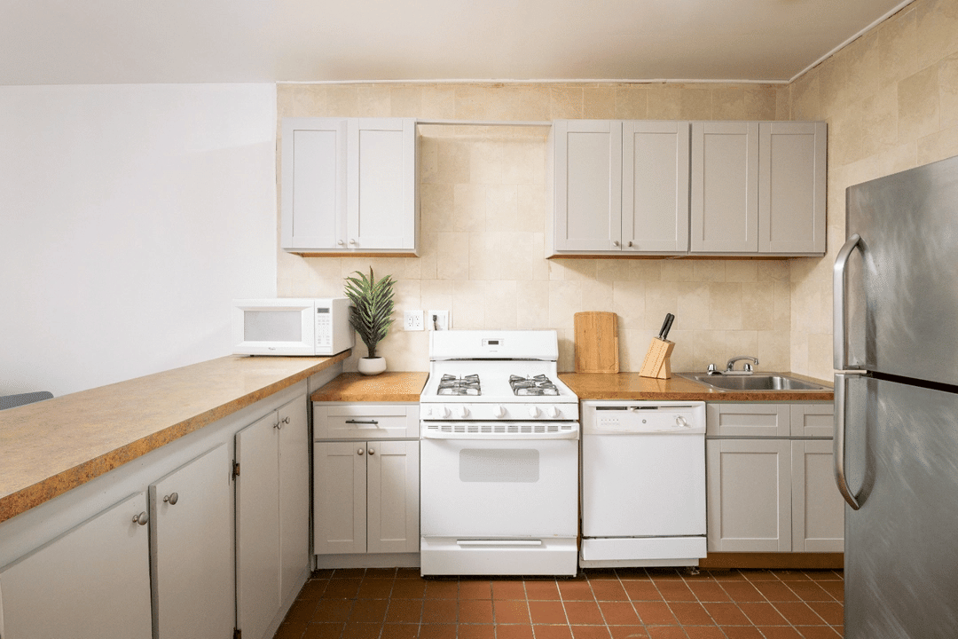 E 109th St #377, New York 4