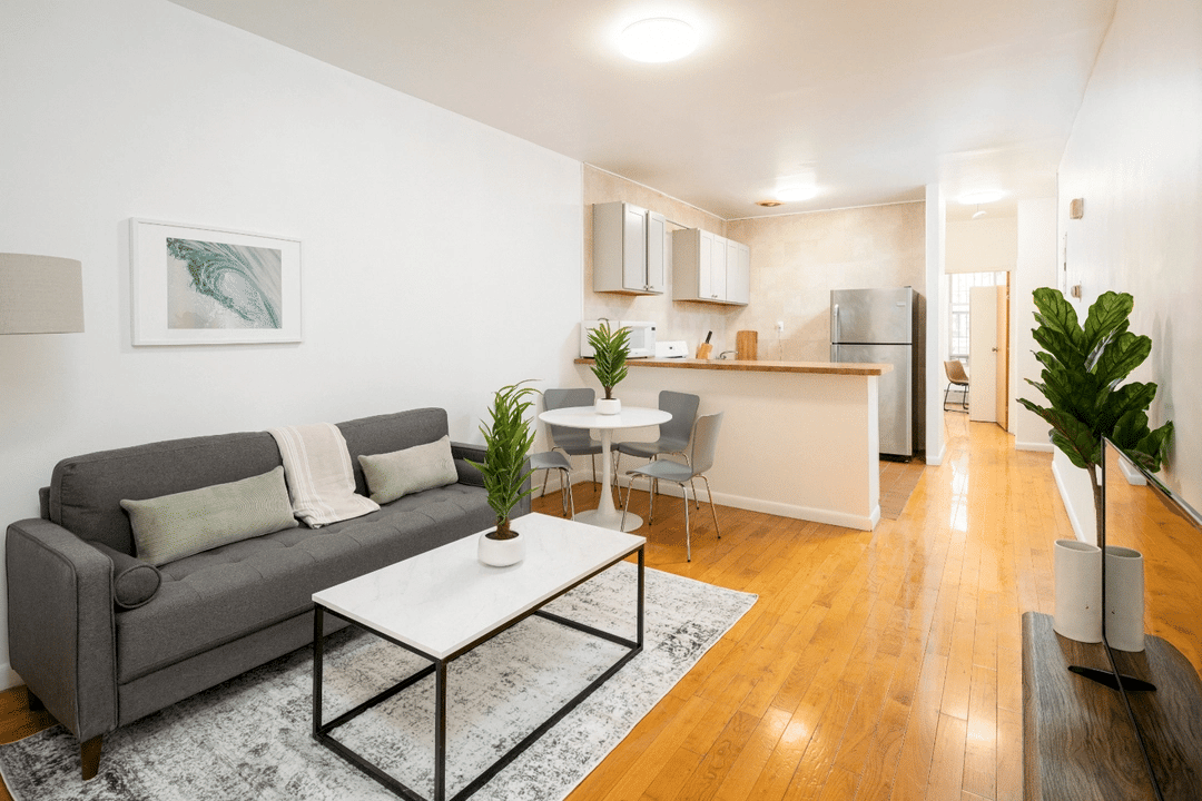 E 109th St #377, New York 5