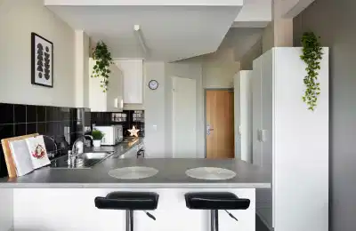 Kitchen?w=400&h=260&fit=crop&q=40&auto=format&trim=auto