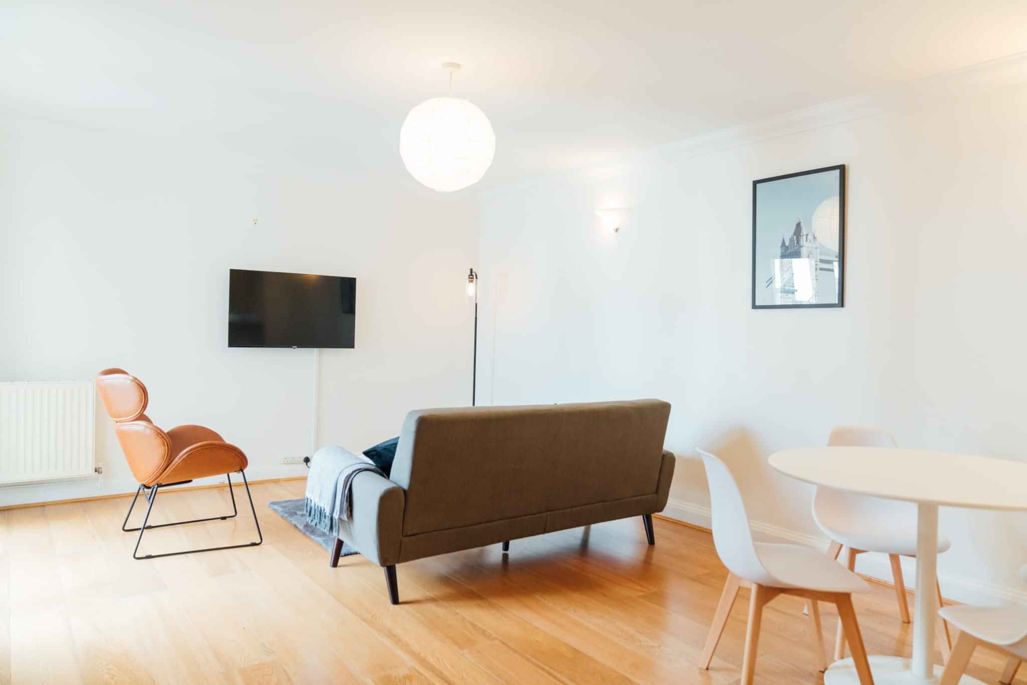 Bathroom?w=400&h=260&fit=crop&q=40&auto=format&trim=auto