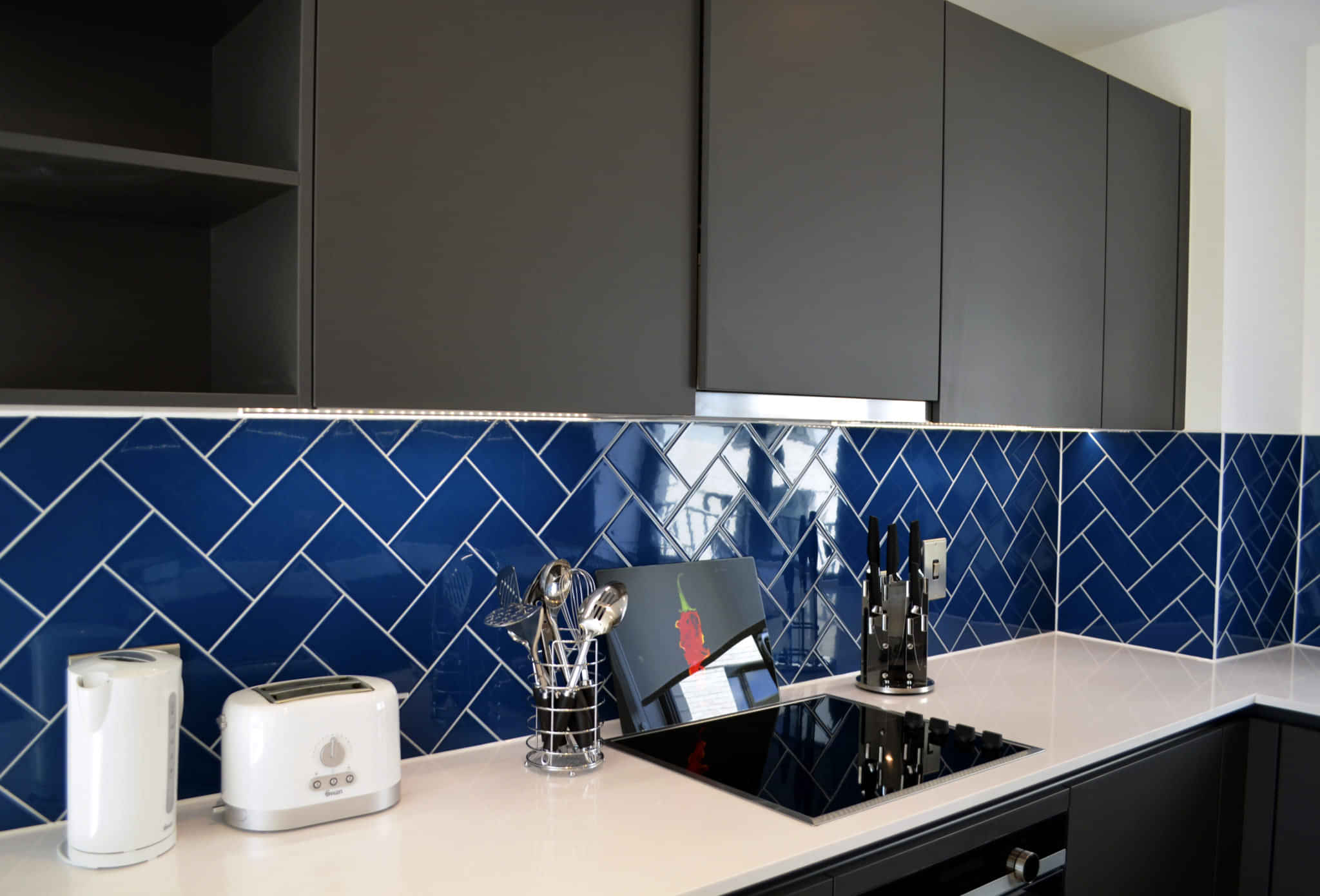 Bedroom?w=400&h=260&fit=crop&q=40&auto=format&trim=auto