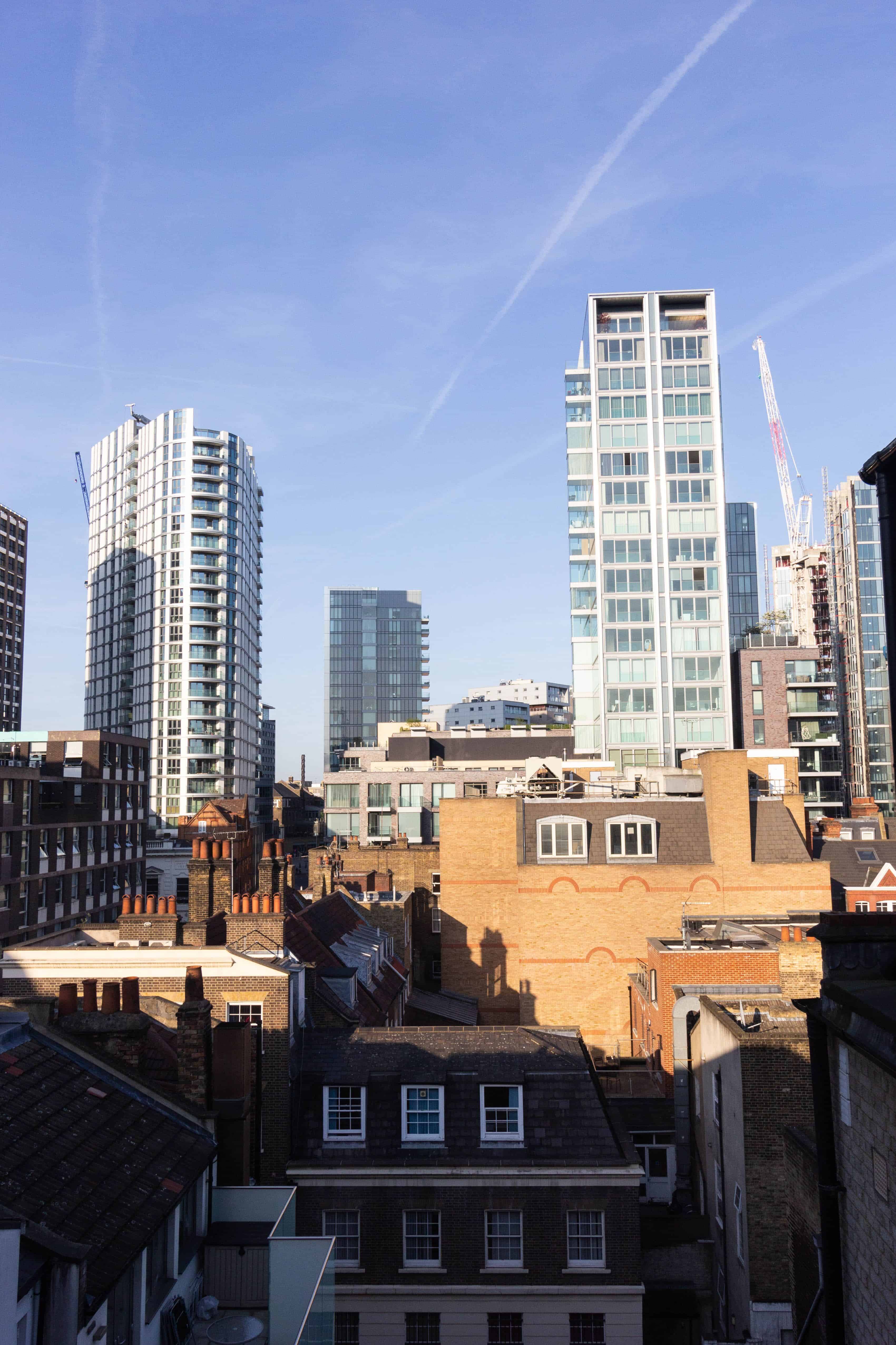 Bathroom?w=400&h=260&fit=crop&q=40&auto=format&trim=auto