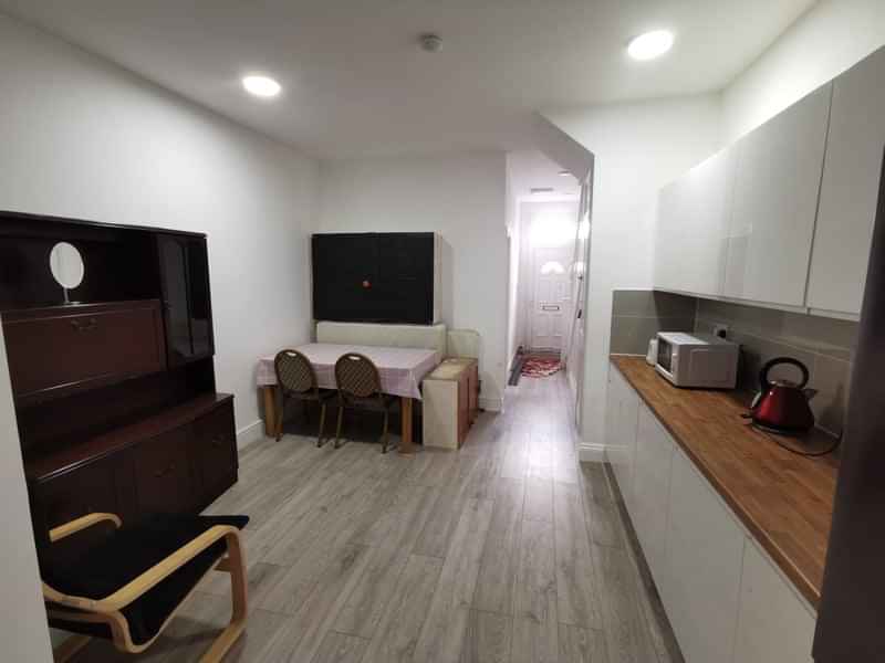 47 Stanger Road, London - London, England, United Kingdom - Amenities