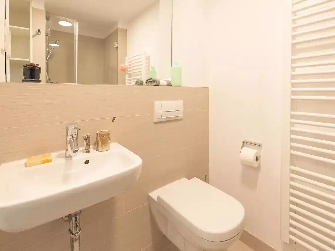 Kitchen?w=400&h=260&fit=crop&q=40&auto=format&trim=auto