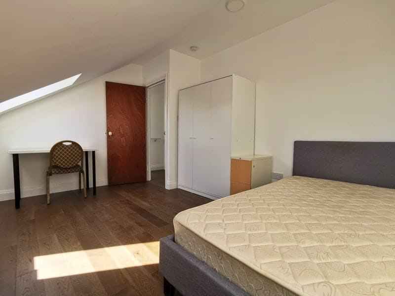 6 Bedroom 5 Bathroom Apartment - Bedroom?w=400&h=260&fit=crop&q=40&auto=format&trim=auto